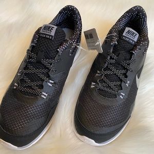 Sz 7, women Nike Flex Trainer 5 shoes